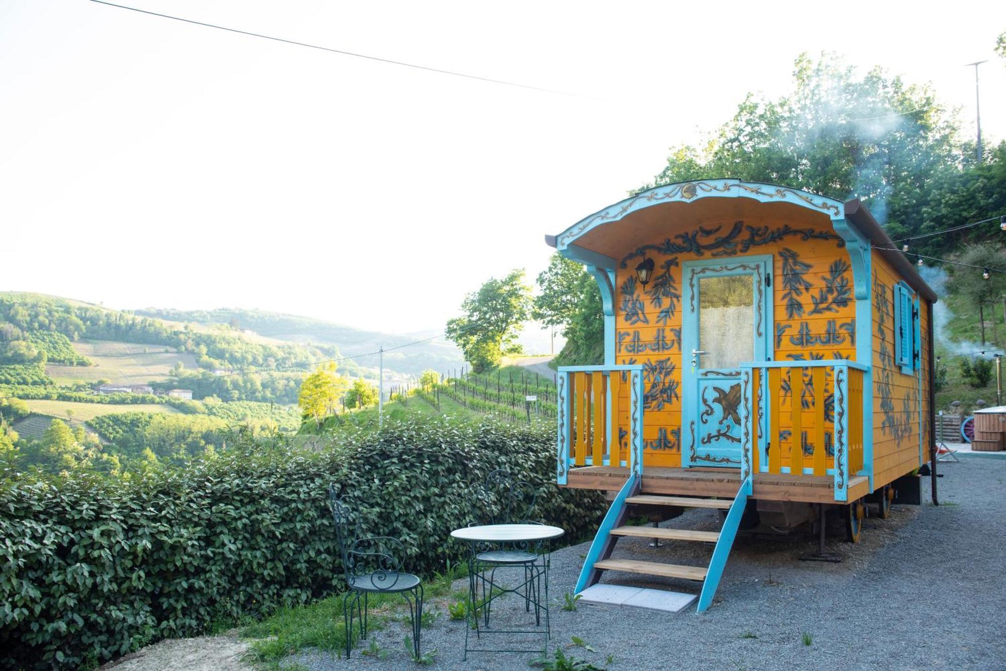Agriturismo La Rovere - I Carrozzoni Gitani Cossano Belbo Buitenkant foto