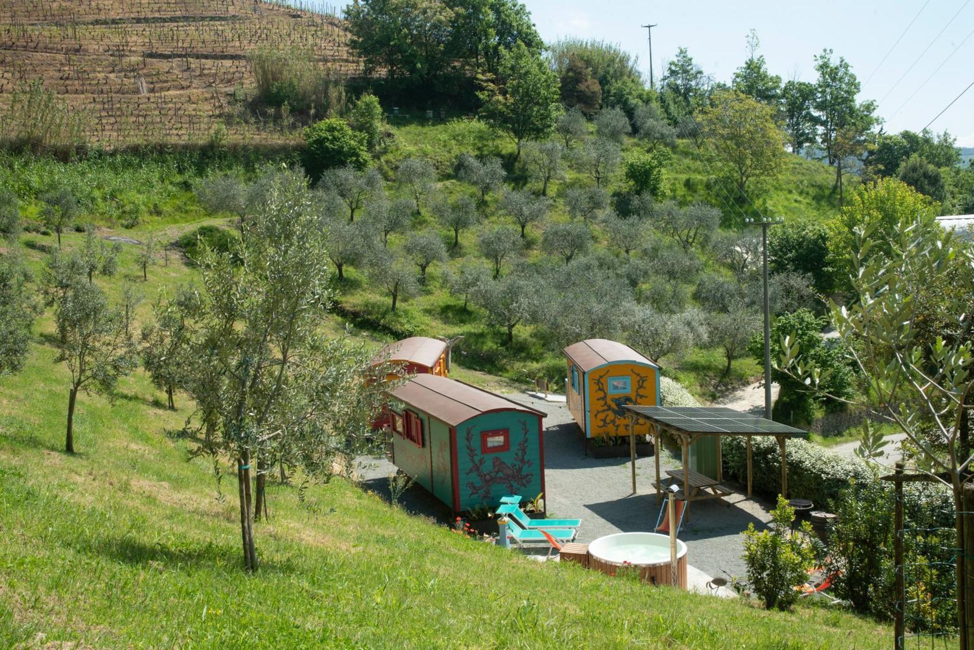 Agriturismo La Rovere - I Carrozzoni Gitani Cossano Belbo Buitenkant foto